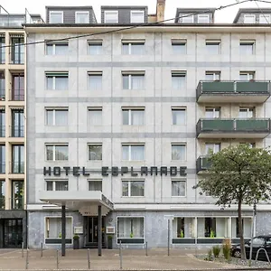 Trip Esplanade, Hotell